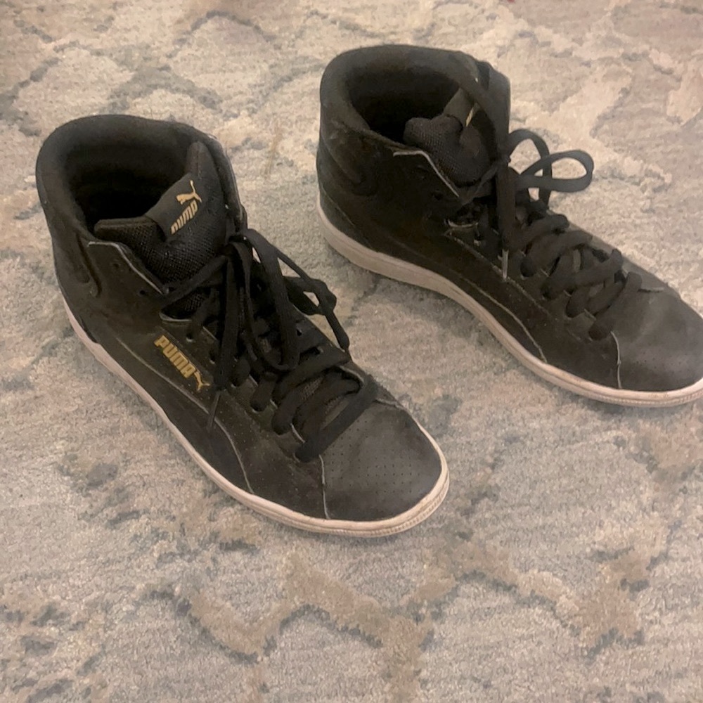 Black Midtop/Hightop Puma Sneakers - Size 7.5